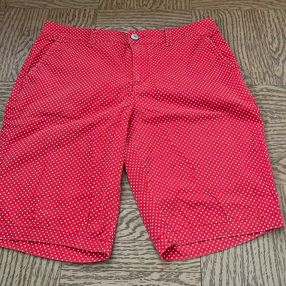 A red and white shorts perfect for the summer and spring. Size 6.